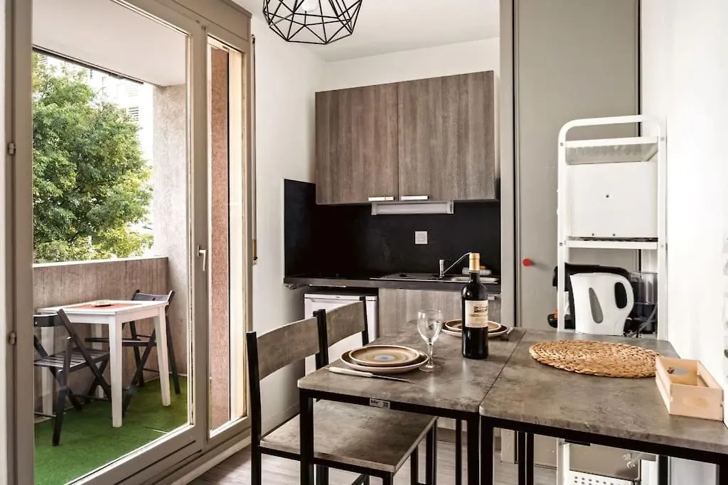 Apartment Ideal Location For Lyon Center Villeurbanne France